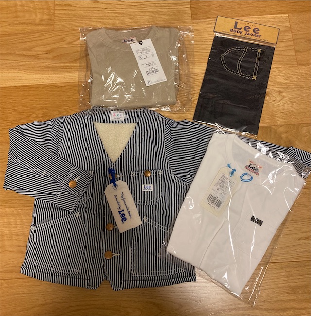 Leeキッズ福袋2021サイズ110のヒッコリージャケット・スウェット・Tシャツ・文庫本カバー